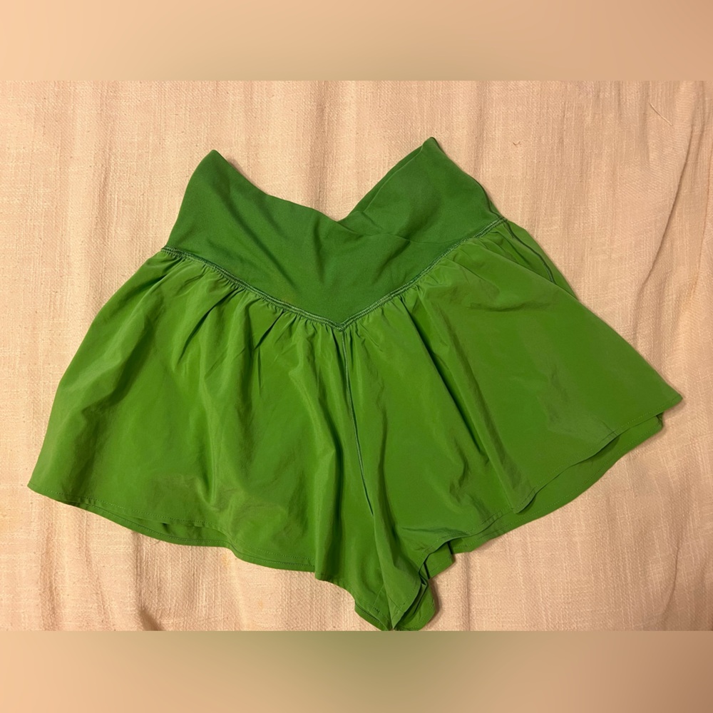 Aerie Light Green Offline Crossover Shorts (Size Medium)